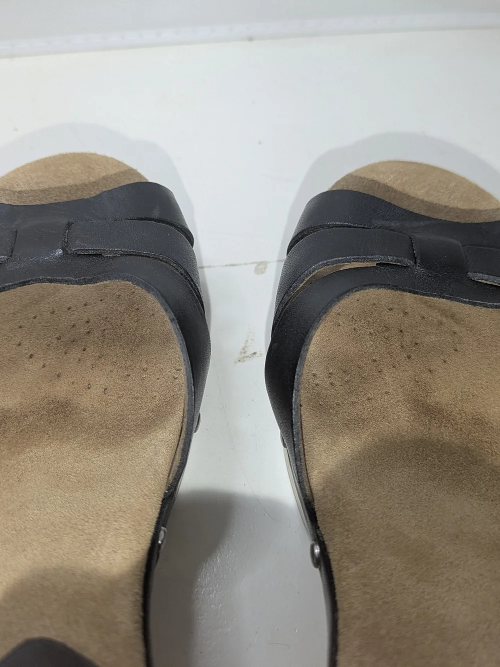 Clarks Ledella Trail Sandal Black Leather Wedge Ankle Strap EUC 7.5